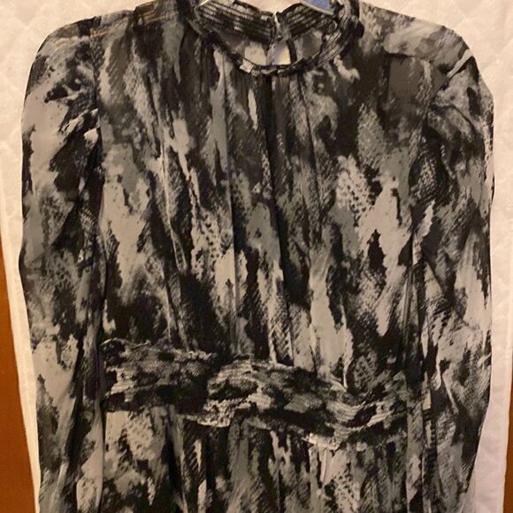 Sheer snake skin flirty dress - Picture 2 of 6